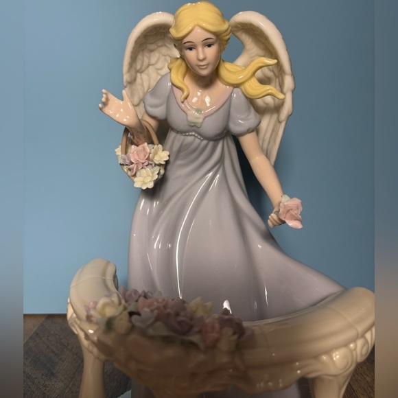 Porcelain Angel 2005 Hand Painted Balustrade Flowers Members Mark New Open Box - Picture 5 of 7